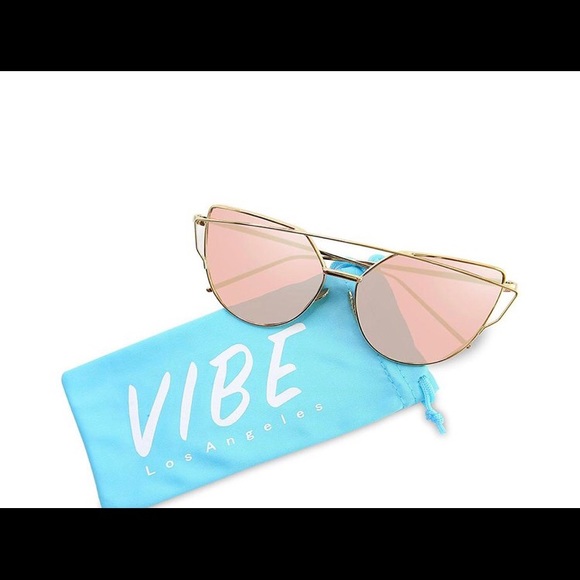 Cat Eye Reflective Sunglasses - Picture 2 of 4